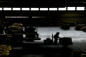 Silhouette of a turret truck running in the Sapporo Central Wholesale Market