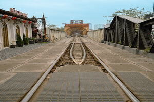 Long Bien Bridge as seen from Long Bien Station