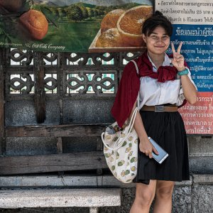 Girl throwing deuce in a bus stop
