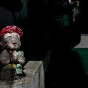 Small statue wearing a red turban