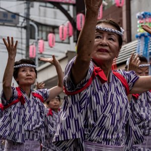 Troop of dancing women