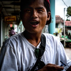 Man peddling disposal shaver