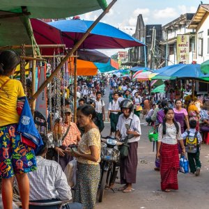 Bustling street in Bago