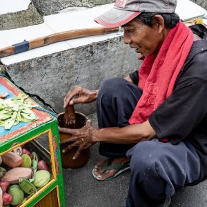 Fruit hawker grating