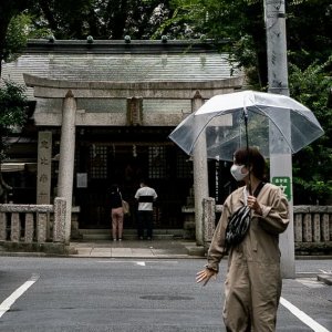 恵比寿神社前の傘