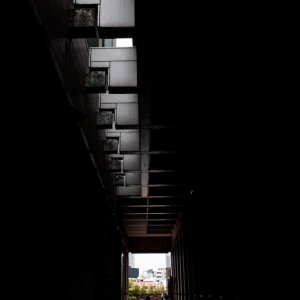 東京都写真美術館前の通路