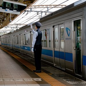 Odakyu line conductor checking for safety