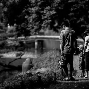 Family walking the path in Kiyosumi Garden