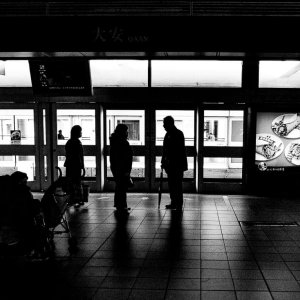 大安駅のプラットホーム