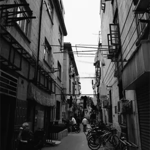 薄暗い上海の路地