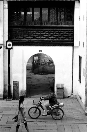 Small Gate in Shantang Street