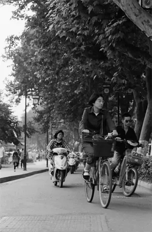 Two wheels running in Shiquang Jie