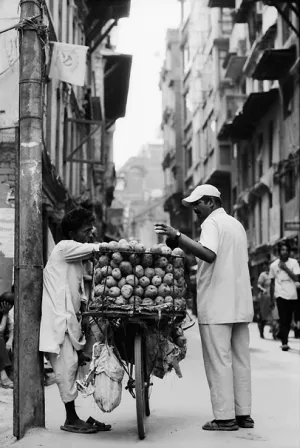 Hawker selling mangoes