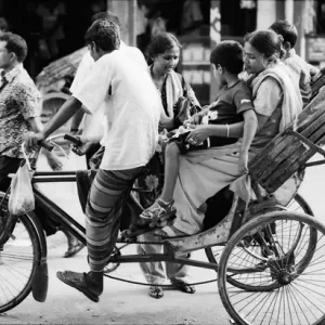 Overloading cycle rickshaw