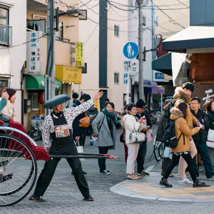 Rickshaw man guiding