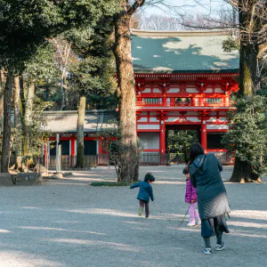 Family in Igusa Hachiman-Gu