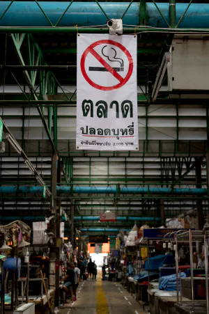タイ語で書かれた禁煙の看板