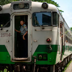 Train coming rolling in Phaya Lan Train Station