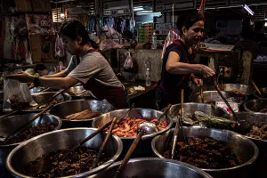 台北の成功市場にある惣菜屋