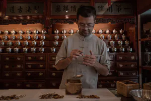 Man preparing Chinese medicine
