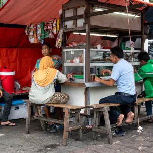 Big food stall on the side of the wide street in Jakarta