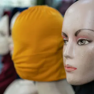 Mannequin wearing a hijab in the storefront