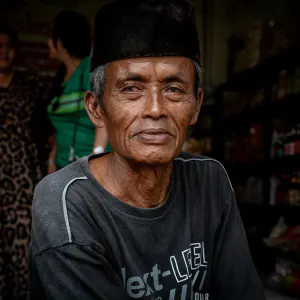 Man wearing a black Songkok