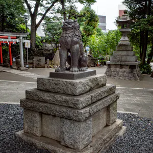 Guardian dog in Hatomori Hachiman Jinja