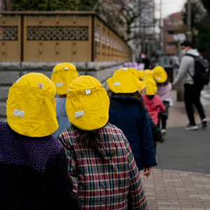 Kindergarteners in yellow caps
