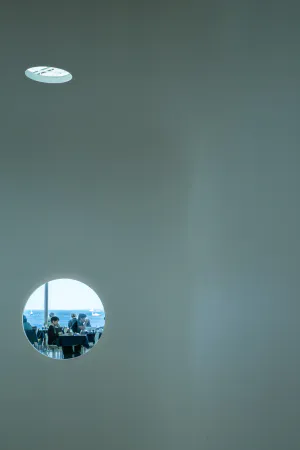 横須賀美術館の丸い窓