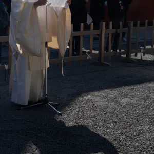 Shinto priest reading the prayer