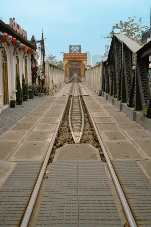 Long Bien Bridge as seen from Long Bien Station
