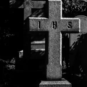 外国人墓地にあった2つの十字架