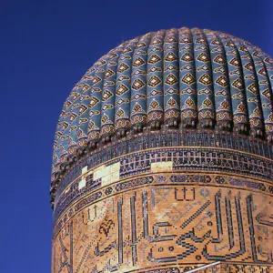 シャーヒズィンダ廟のモスク