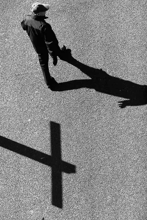 十字架の影