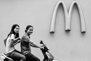 母と娘とマクドナルドのエム