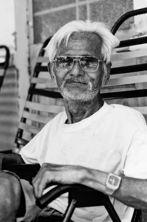 Man relaxing in cafe