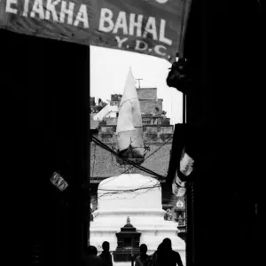 バハールに抜ける路地に掲げられていた横断幕