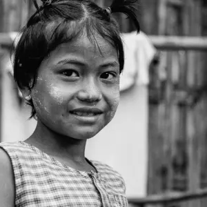 髪を結った女の子