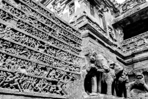 エローラ石窟群のカイラーサナータ寺院の装飾