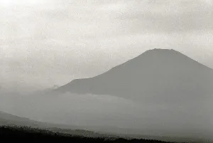 霞の中の富士山