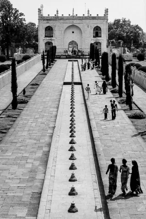Empty fountain in Bibi Ka Maqbara