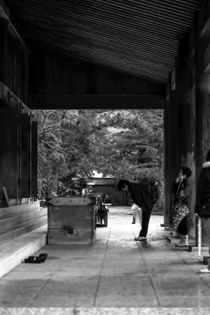 Worshiper bowing in Izumo Taisha shrine