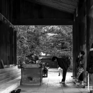 Worshiper bowing in Izumo Taisha shrine