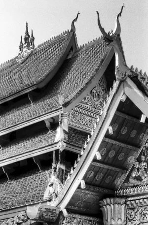 寺院の尖った屋根