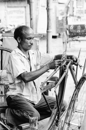 Man repairing a cycle rickshaw