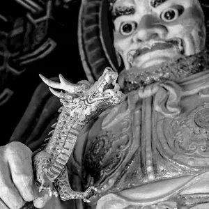 Statue grabbing dragon in Bulguksa