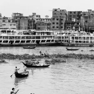 Small boats floating on the Briganga River