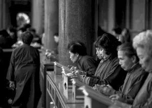 Female believers in Hsing Tian Kong