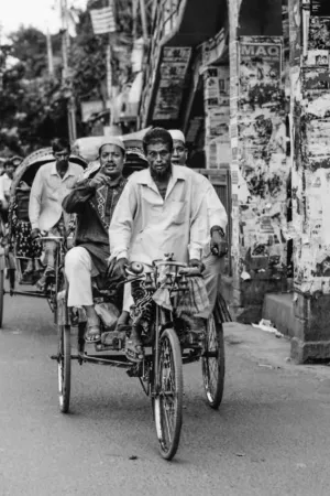 Man pointing on cycle rickshaw